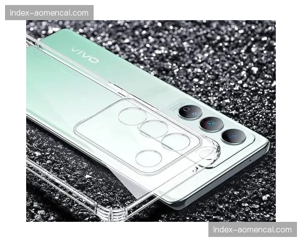 镜头捕捉：拜仁替补席使用平板实时监控场上球员心率与跑动热区