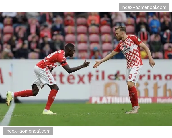 德甲转播方测试全新“战术通道”音频服务，付费用户可收听教练席实时通讯（静音期除外）